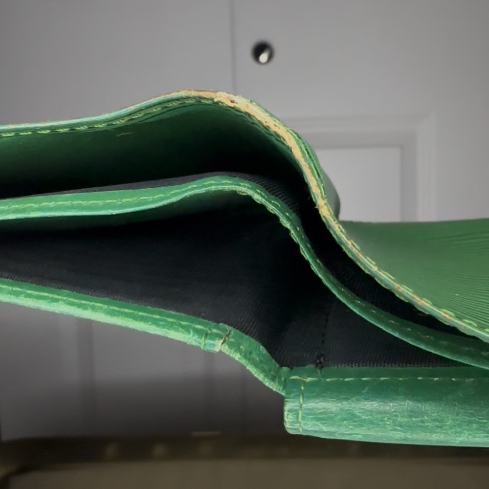 RARE 1992 LOUIS VUITTON Green Epi Leather wallet - MI0942 - Picture 9 of 12